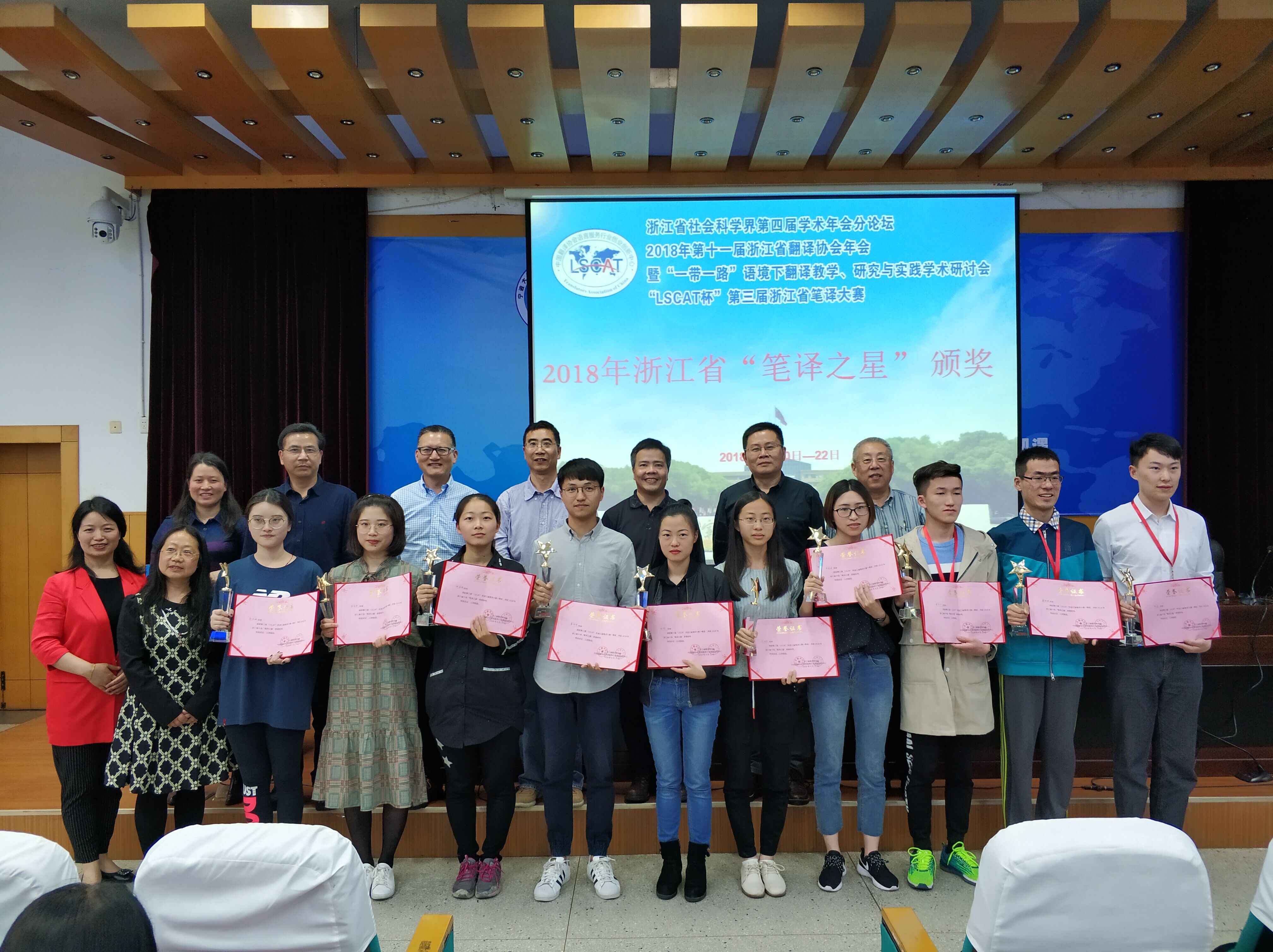 周茜茜.jpg 周茜茜.jpg